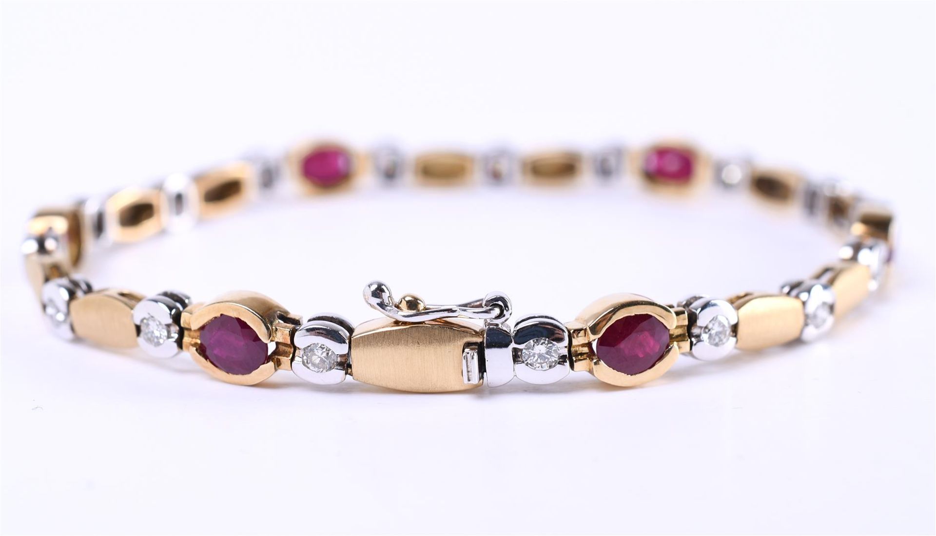 18 carat bicolor ladies bracelet alternating with oval matted and round polished links - Bild 5 aus 5