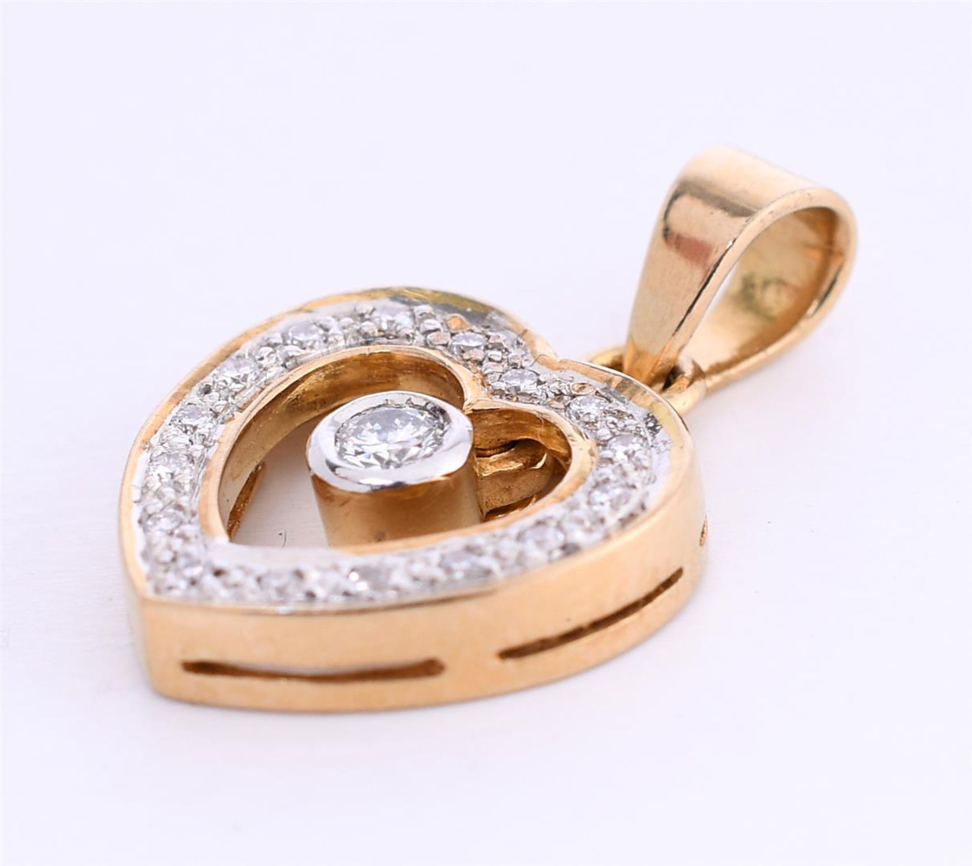 18 kt yellow gold heart pendant with moving diamond - Bild 2 aus 3