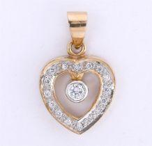 18 kt yellow gold heart pendant with moving diamond