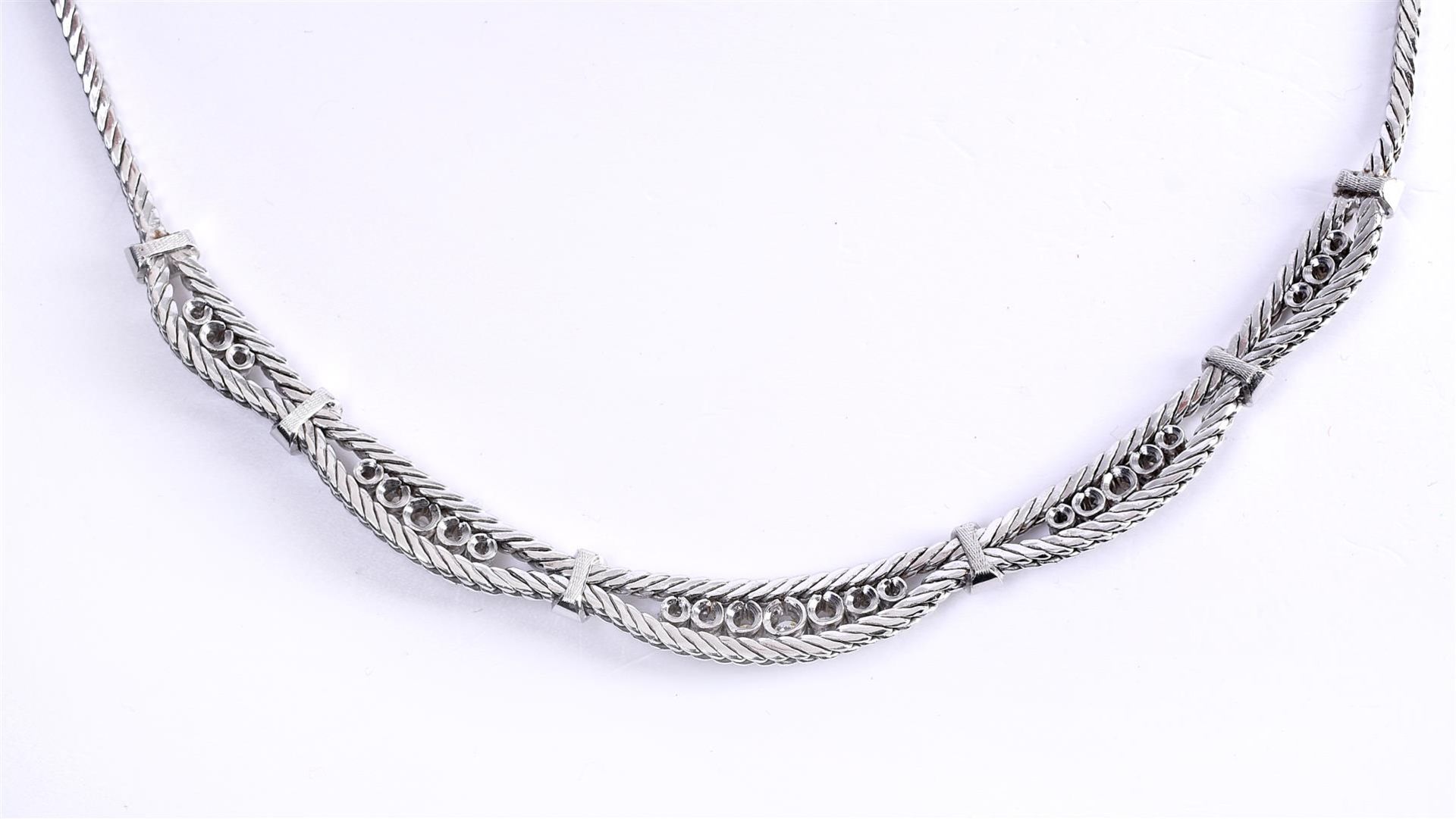 A white gold (14 kt) choker necklace set with 23 brilliant cut diamonds - Bild 5 aus 6