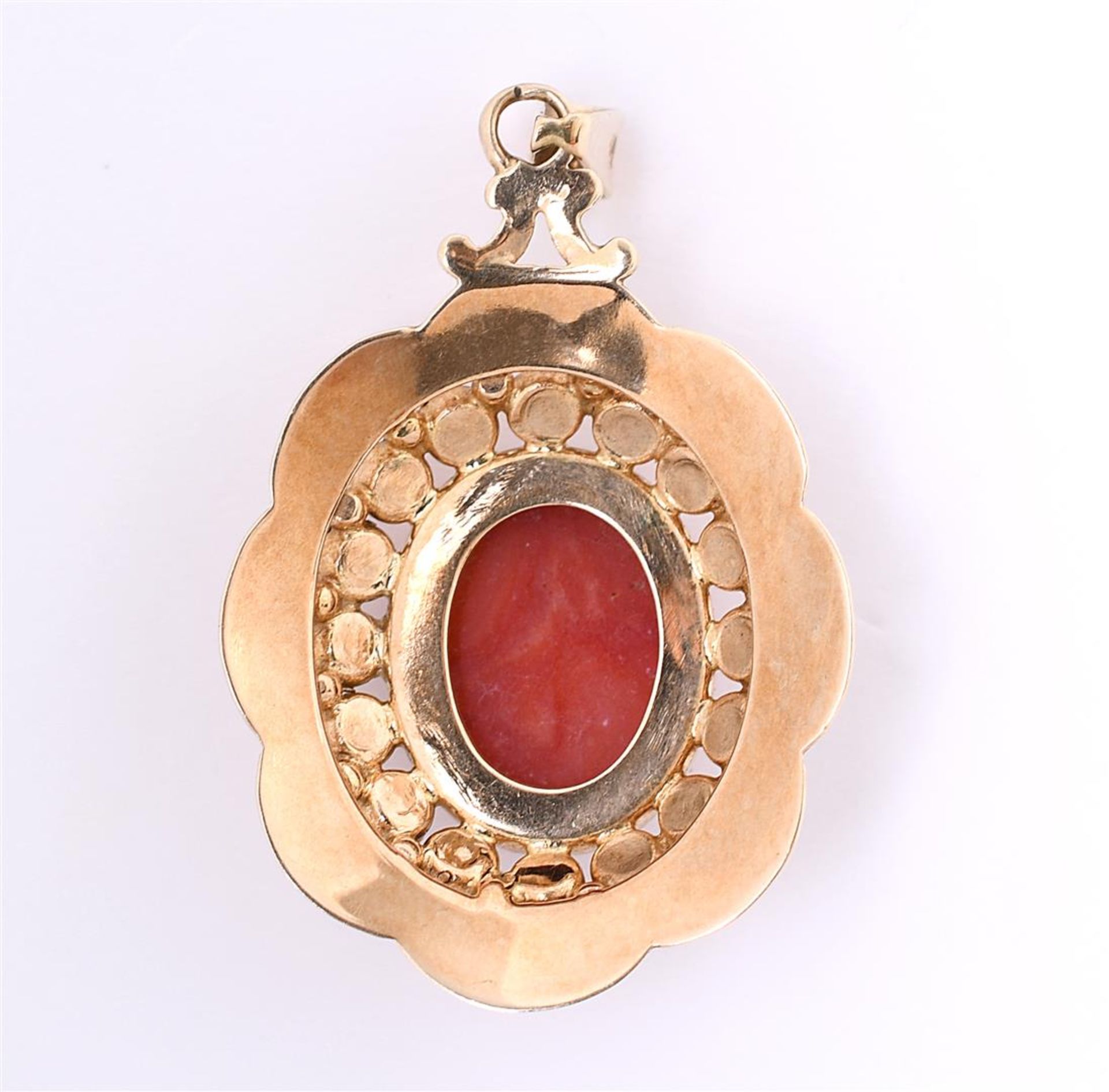 9 carat yellow gold ladies pendant, set in the center with a cabuchon cut red coral - Image 2 of 3