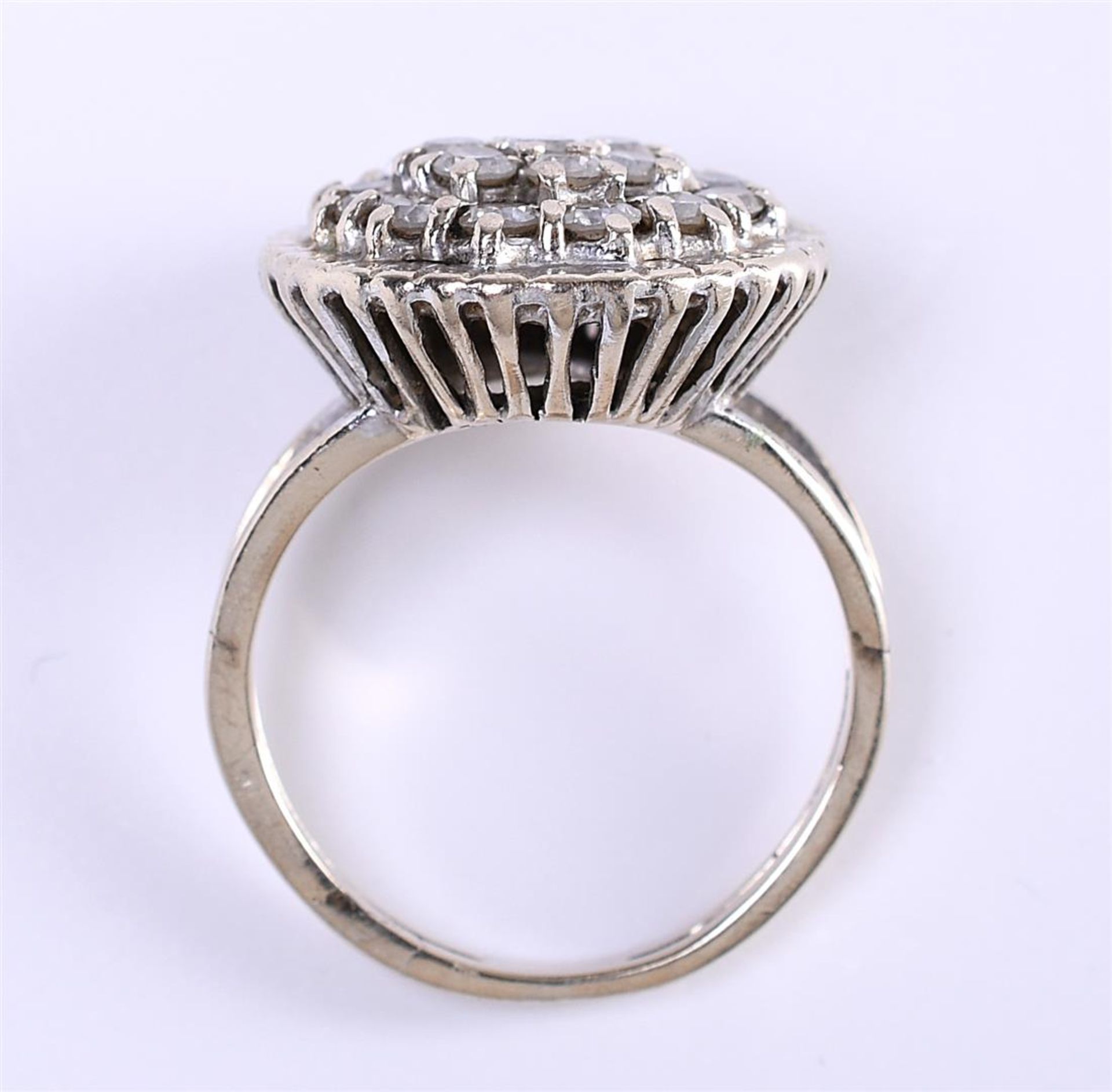 14 carat white gold cluster ring set with approximately 19 brilliant cut diamonds - Bild 3 aus 6