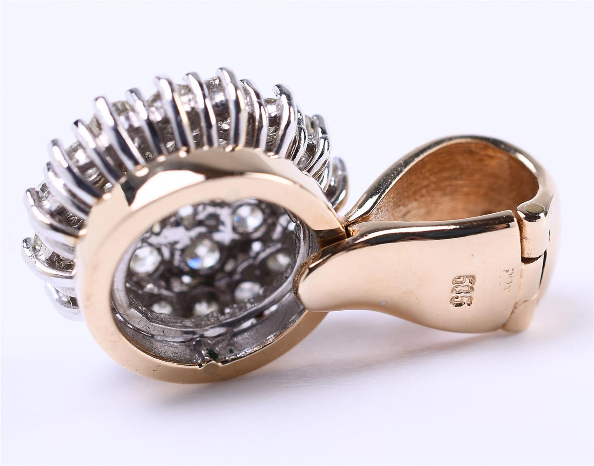 14 carat bicolor gold ladies pendant rosette, set with approx. 25 brilliant cut diamonds - Bild 5 aus 5