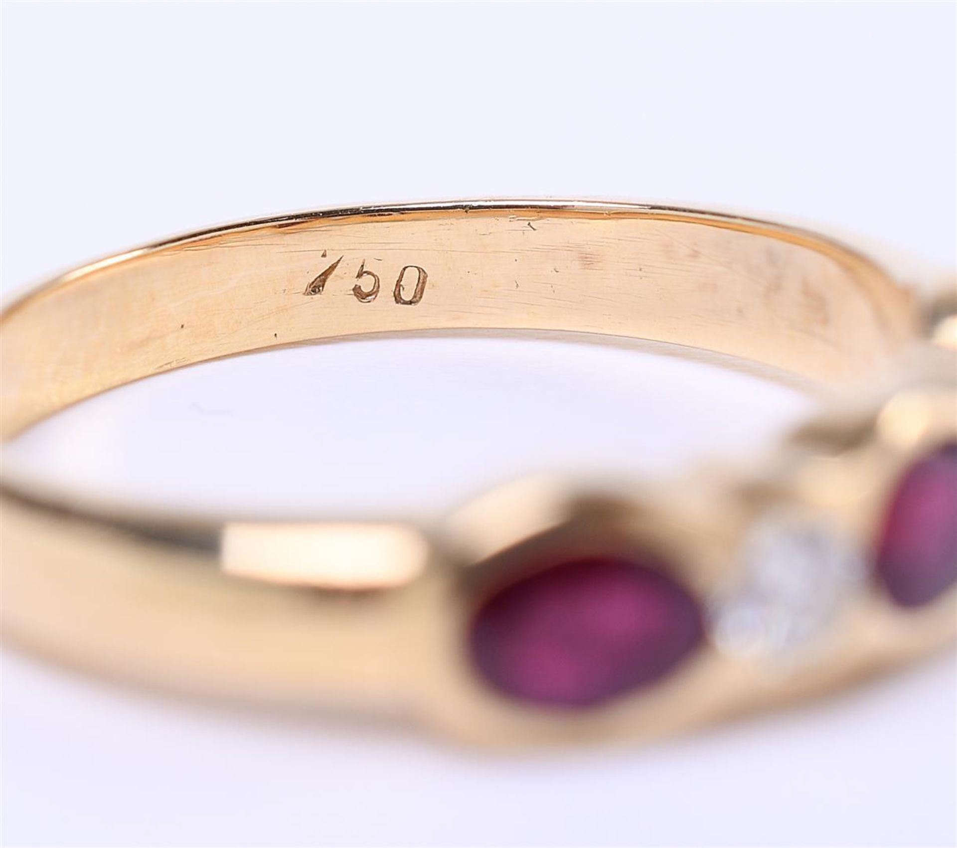 18 carat yellow gold ladies ring set with approximately 3 x oval cut rubies - Image 2 of 5