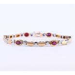 18 carat bicolor ladies bracelet alternating with oval matted and round polished links