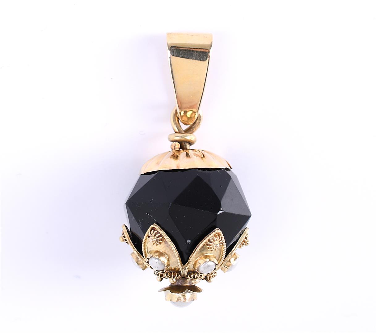 14kt yellow gold Surinamese Ogri ai pendant with facet cut onyx