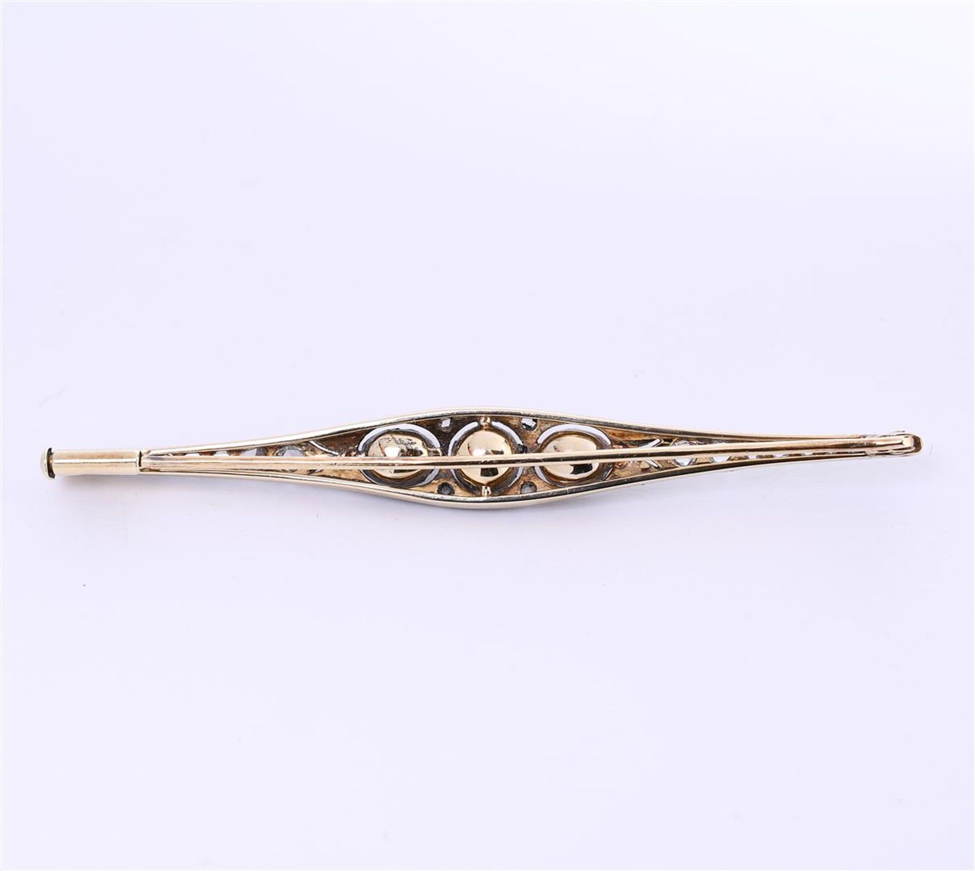 14 kt bicolor gold art deco brooch (in original box) set with rough and rose cut diamonds - Bild 4 aus 6