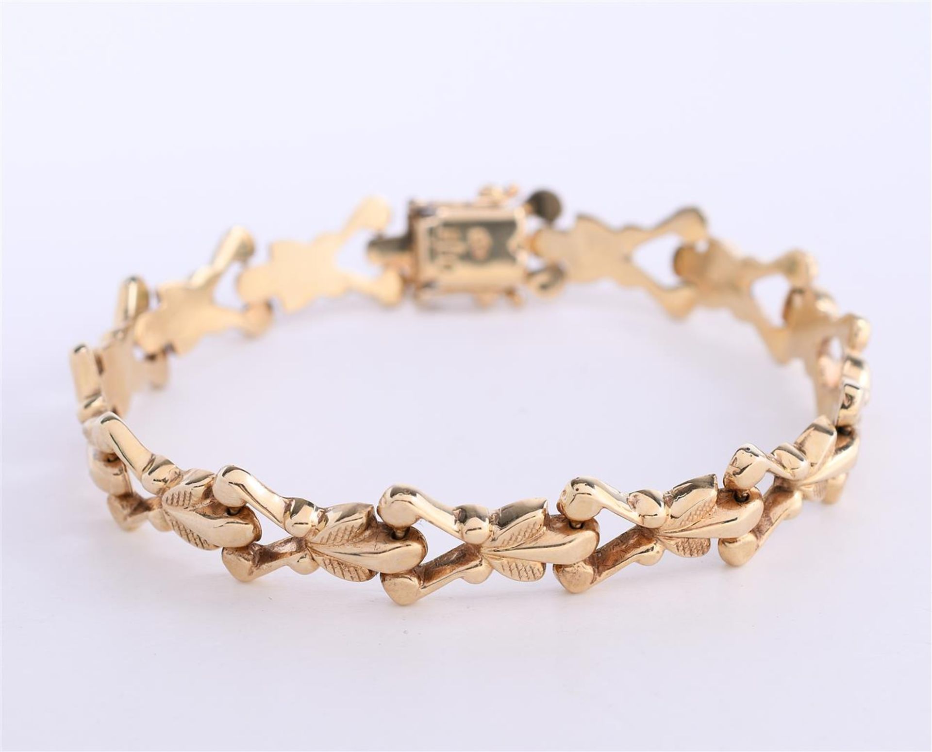 14 kt yellow gold openwork fantasy link bracelet. Bracelet weight: 11.4 grams