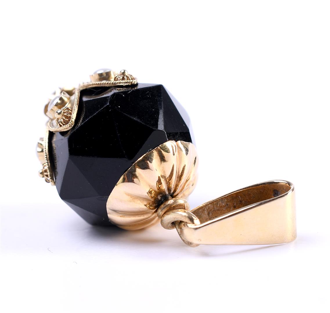14kt yellow gold Surinamese Ogri ai pendant with facet cut onyx - Image 3 of 3