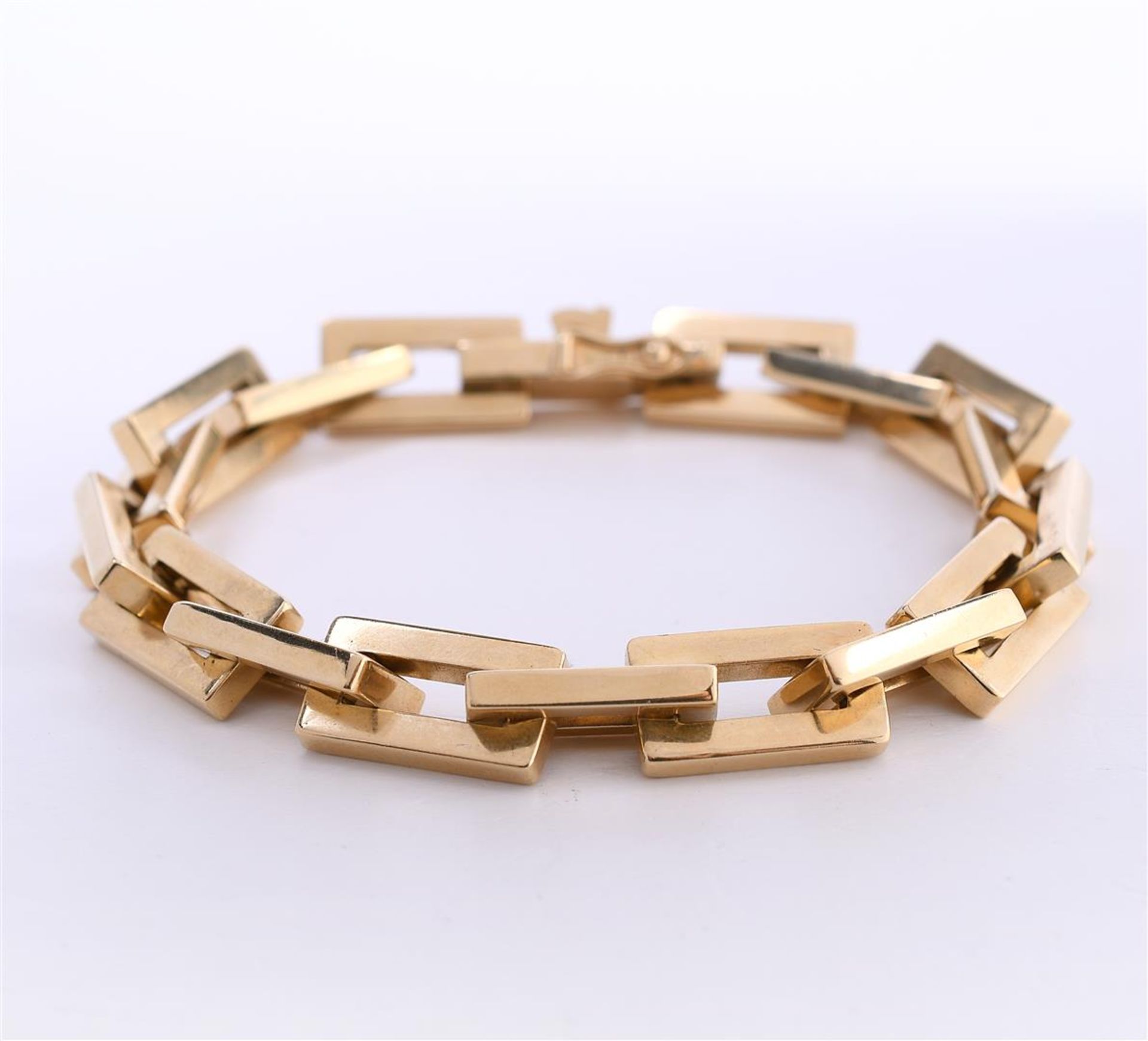 18 kt solid design bracelet with rectangular links. Total weight 30 grams - Image 2 of 5
