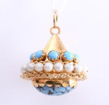 18 kt yellow gold pendant set with 18 freshwater pearls and turquoise