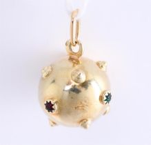14 kt yellow gold spike ball pendant set with 1 old European cut emeralds of 0.04ct