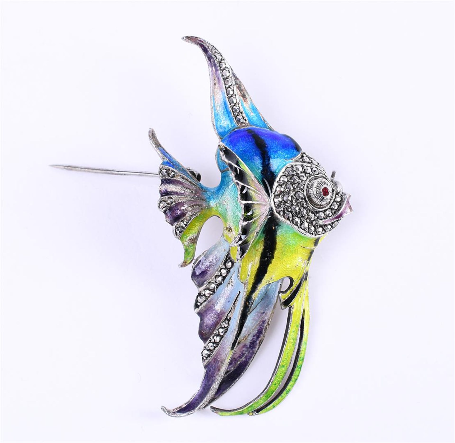 835 Silver brooch in the shape of a tropical fish. The fish is decorated with enamel - Bild 2 aus 7