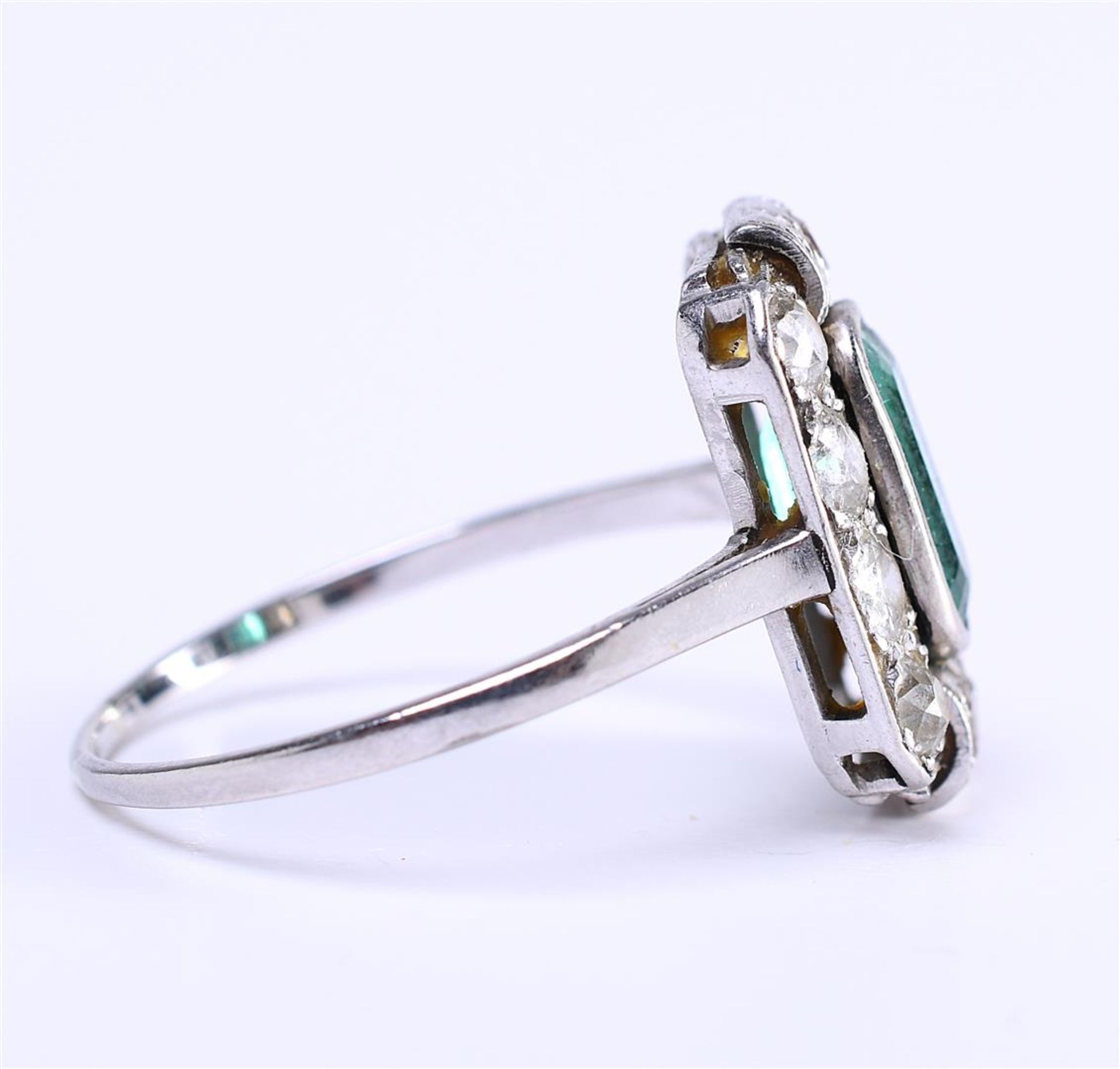 14 carat white gold (rhodium-plated) ring (1970s-80s) set with a synthetic emerald - Bild 5 aus 5
