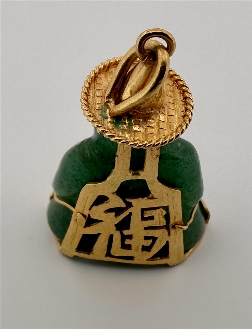 18 kt yellow gold pendant with jade Buddha. Hallmarks not present - Image 2 of 2