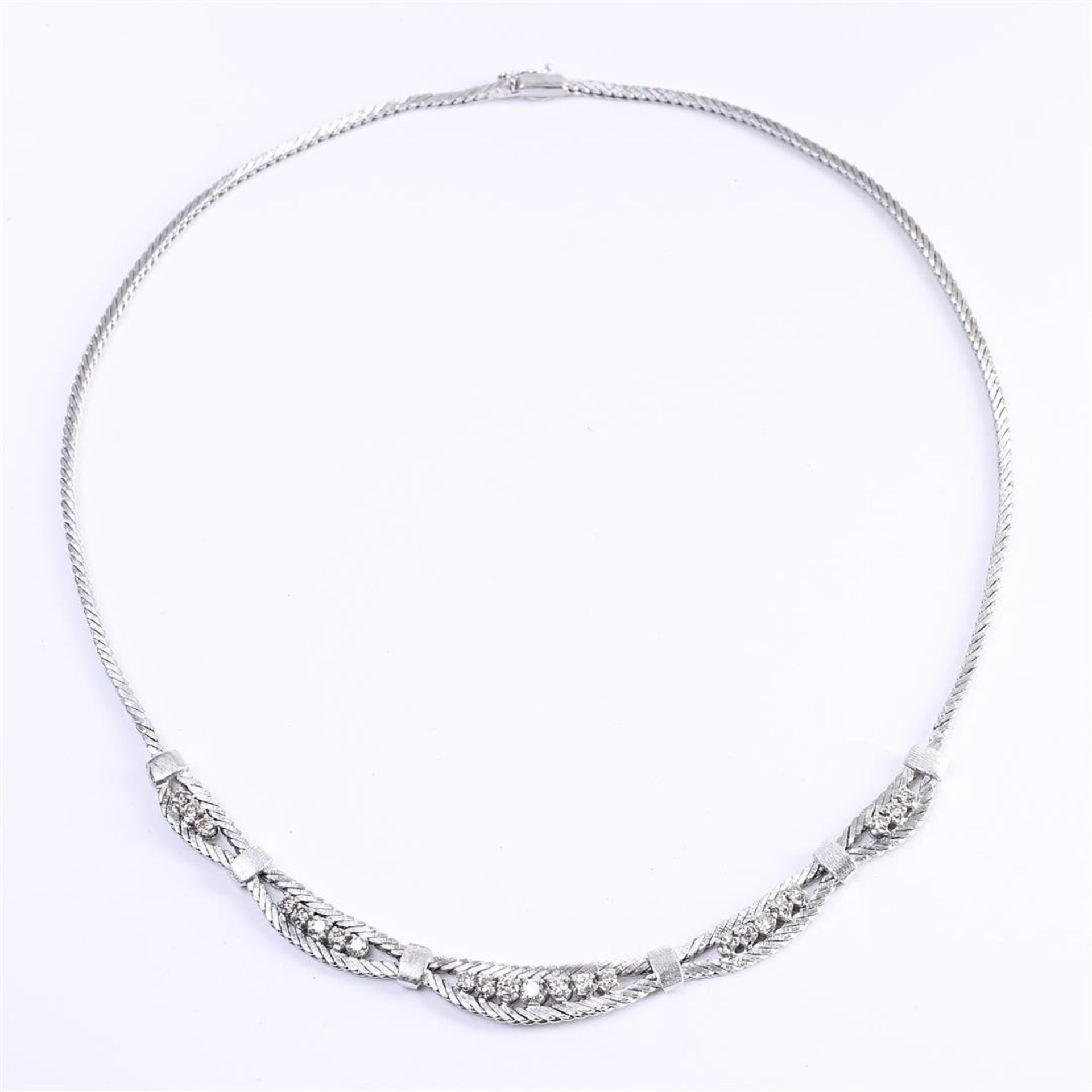 A white gold (14 kt) choker necklace set with 23 brilliant cut diamonds - Bild 2 aus 6