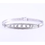 A white gold (14 kt) women's bracelet with a box clasp and safety eight