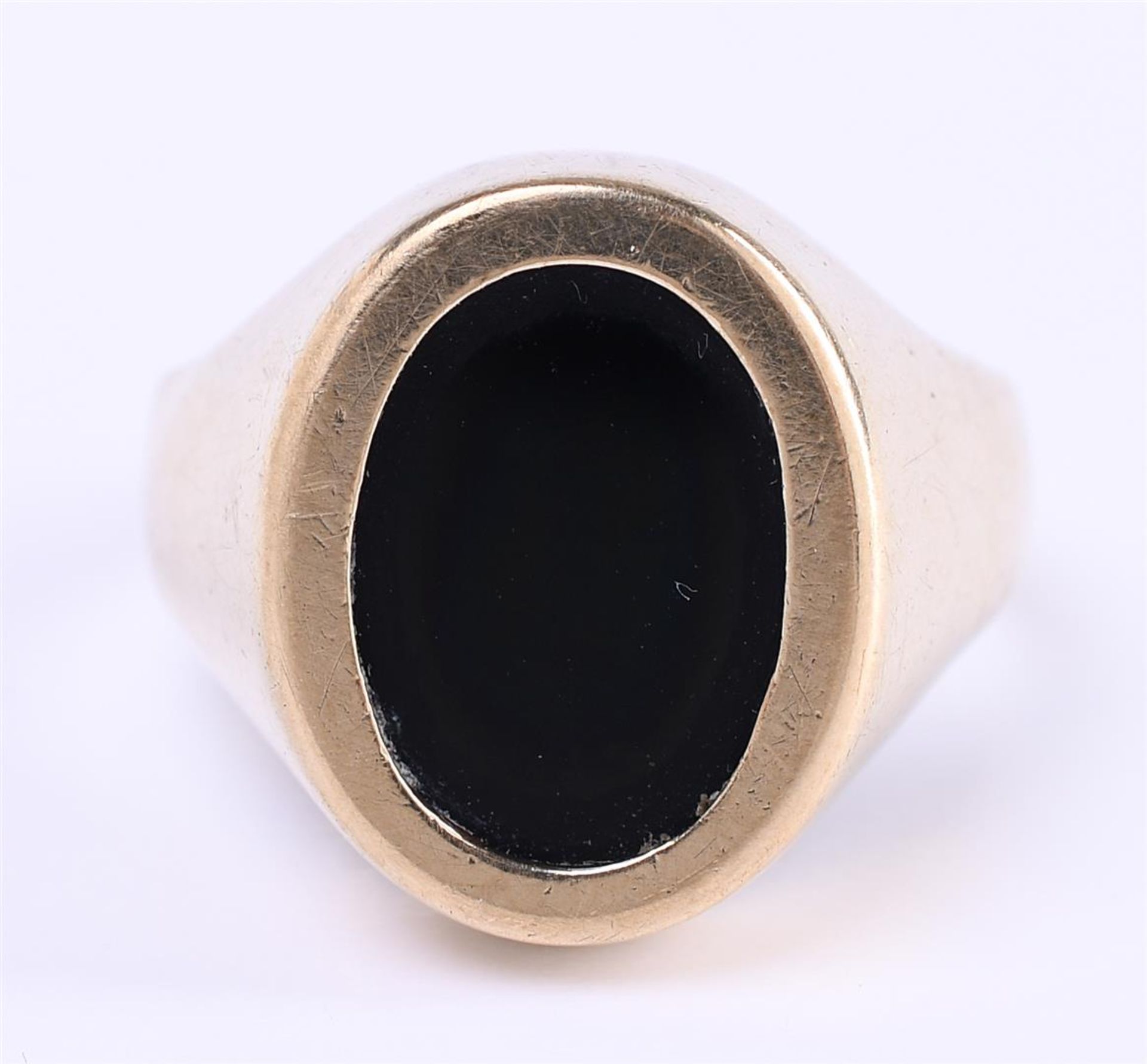 14 carat yellow gold men's signet ring. Set with an oval cut onyx stone of approx. 1.2 cm - Bild 2 aus 5