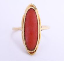 14 kt yellow gold scalloping set with marquise cut red coral. Ring size 50 / 16 mm