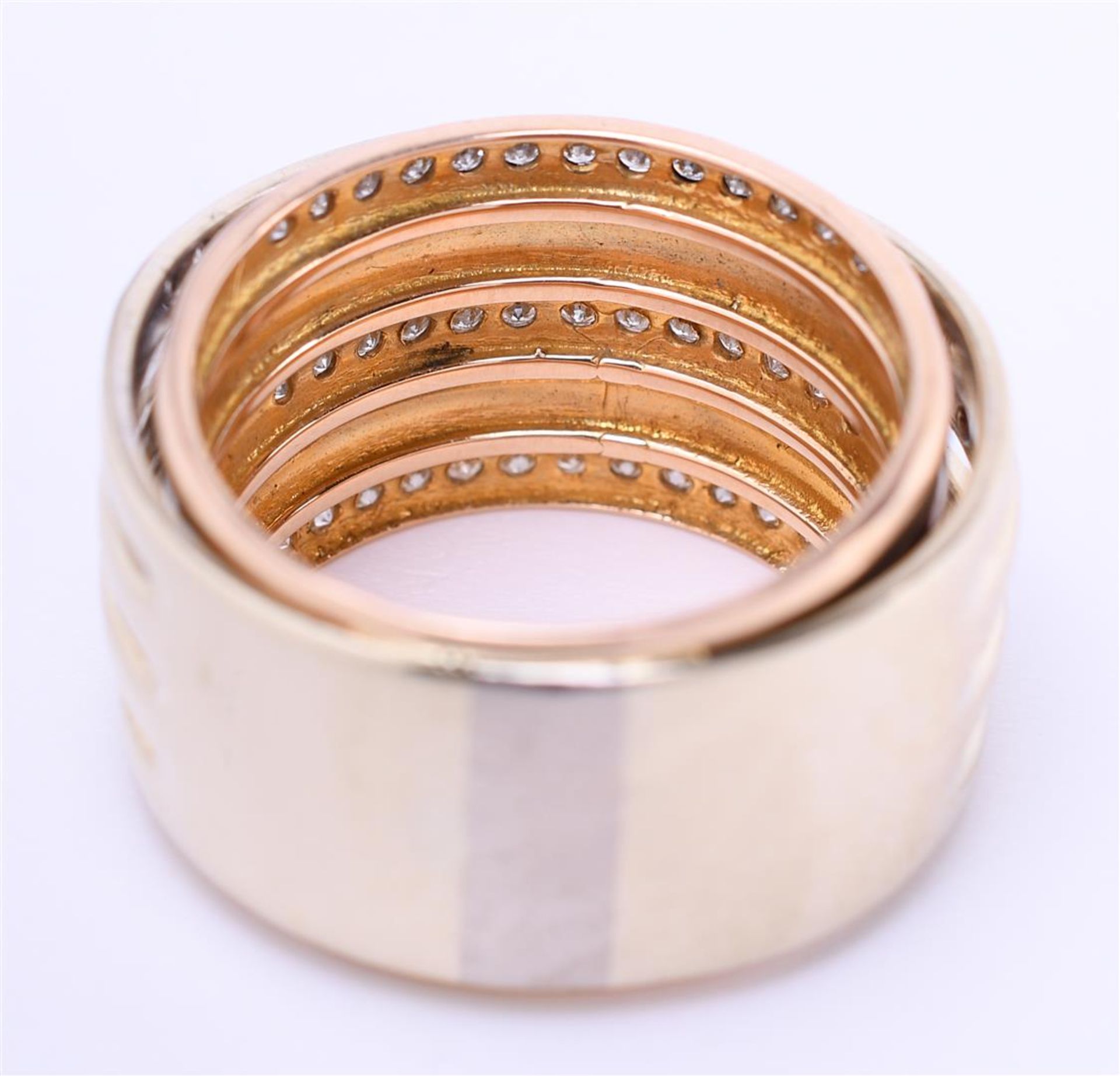 18 kt tricolor gold band ring set with diamonds. Set with 77 brilliant cut diamonds - Bild 6 aus 7