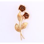 14 kt bicolor gold rose brooch, in the gold colors rose and yellow gold