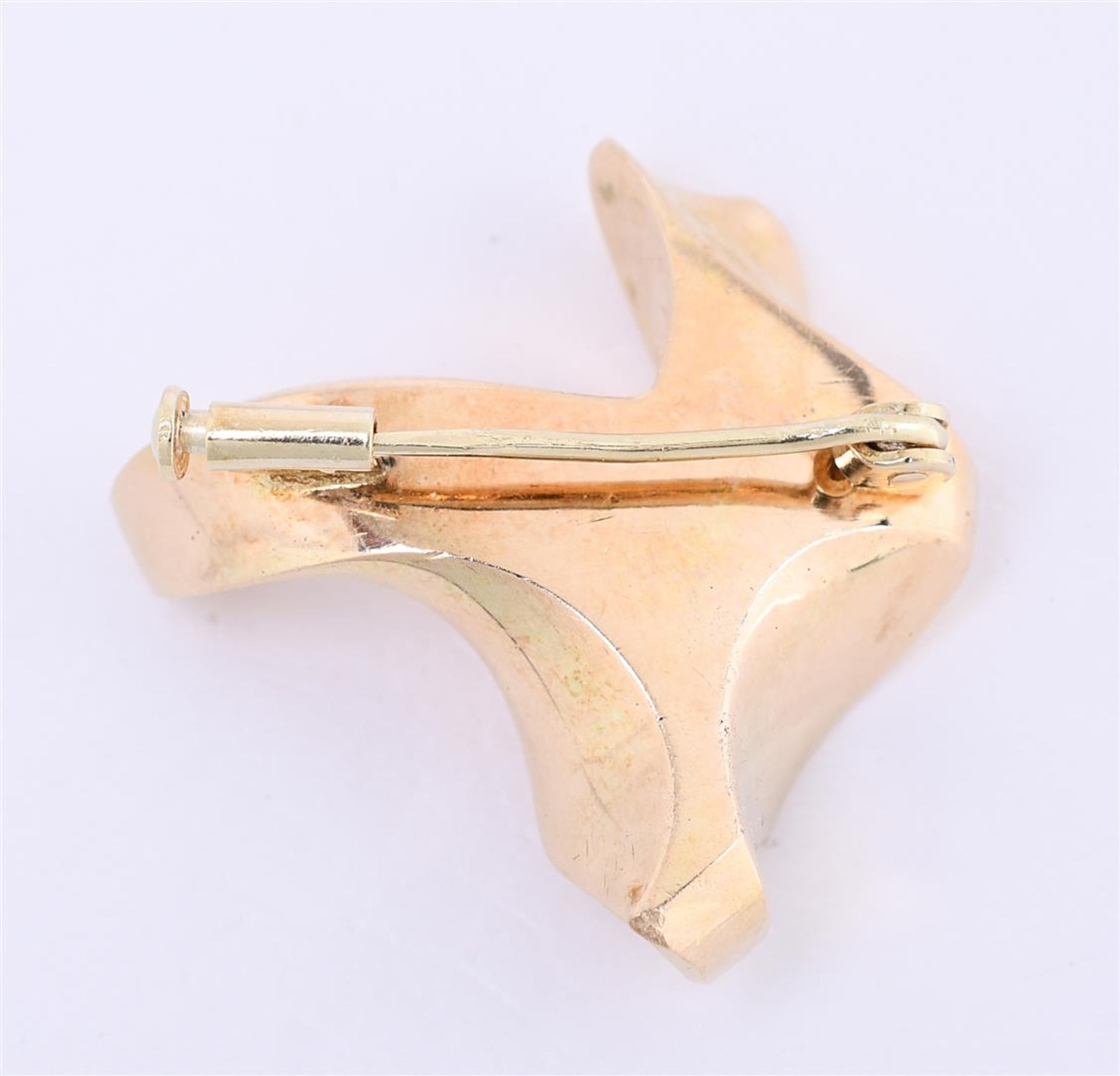 Massive designer brooch in 14 kt yellow gold. Weight 26.2 grams. Without hallmarks - Image 2 of 4