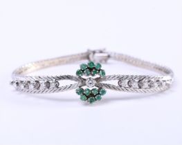 18 carat white gold ladies bracelet with a sliding clasp with 2 x extra safety eights