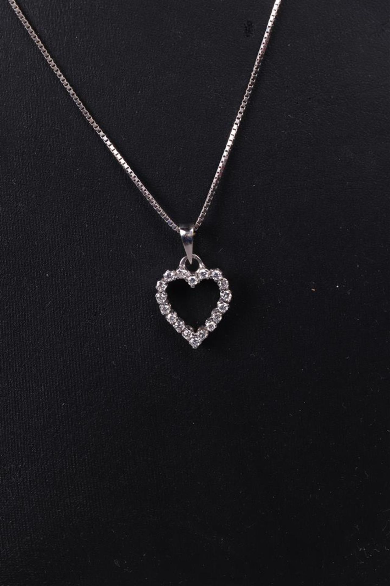 A white gold (14 kt) Ventian necklace with an open heart pendant (18 kt) - Bild 2 aus 5