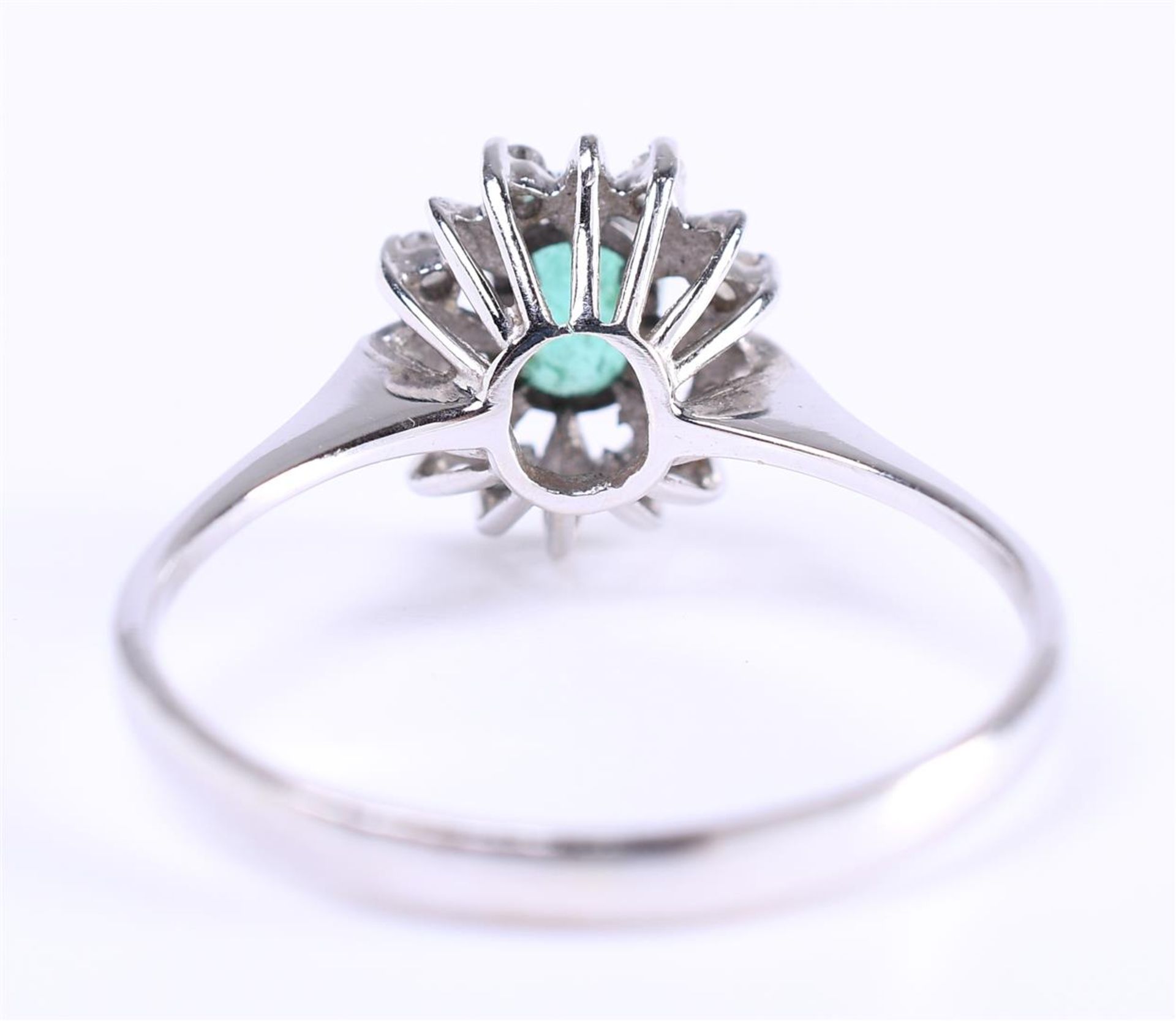 18 carat white gold (rhodium-plated) rosette ring with beautiful star points all around - Bild 5 aus 5