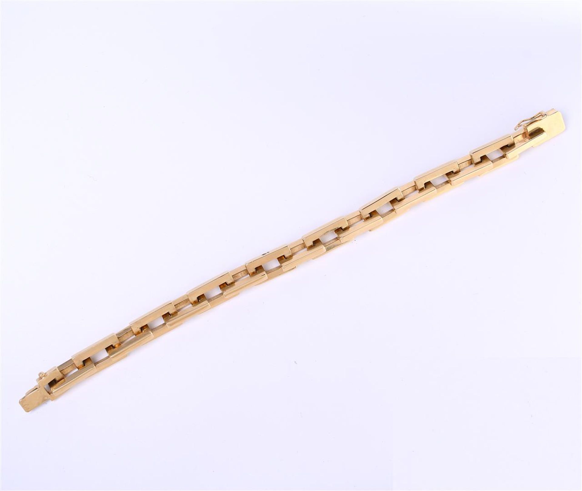 18 kt solid design bracelet with rectangular links. Total weight 30 grams