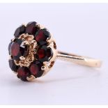 14kt rose gold rosette ring set with old European cut garnet. Of which 1 of 0.50ct