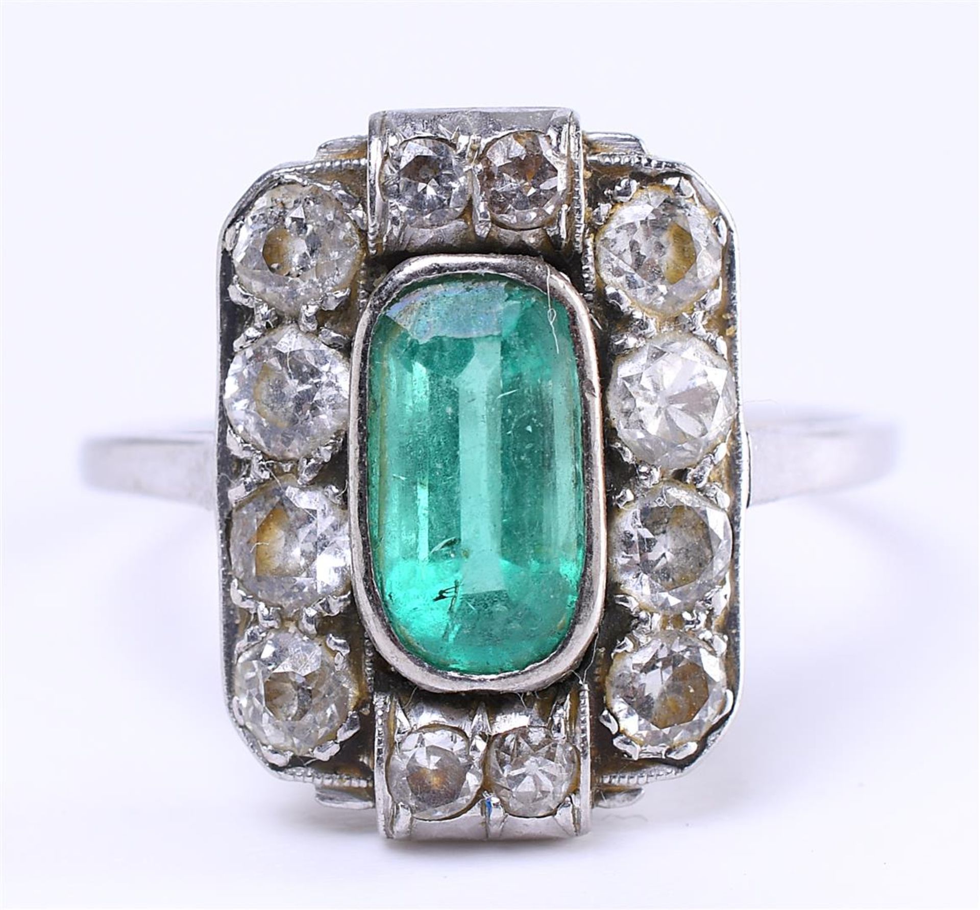 14 carat white gold (rhodium-plated) ring (1970s-80s) set with a synthetic emerald