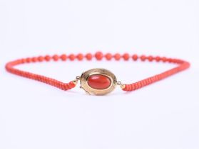 18ct. yellow gold red coral necklace with beautiful descending beads