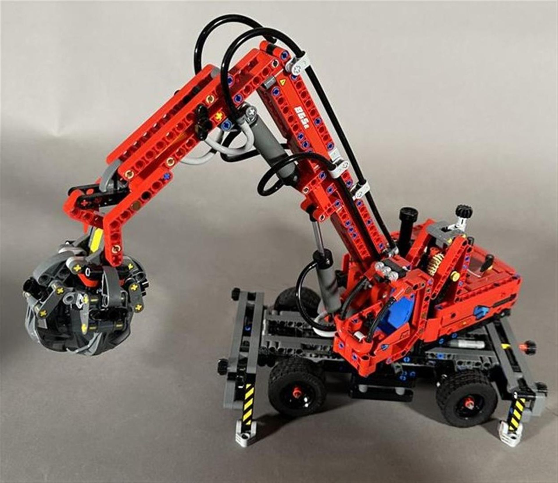 LEGO - Technic - Material Handler Crane - 2000-present - Image 3 of 3