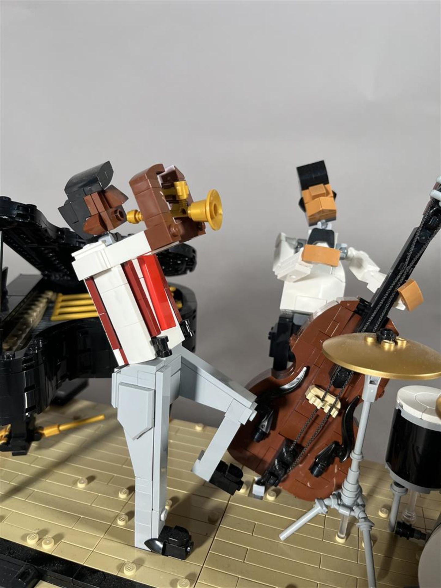 LEGO Ideas 21334 - Jazz Quartet - Image 6 of 6