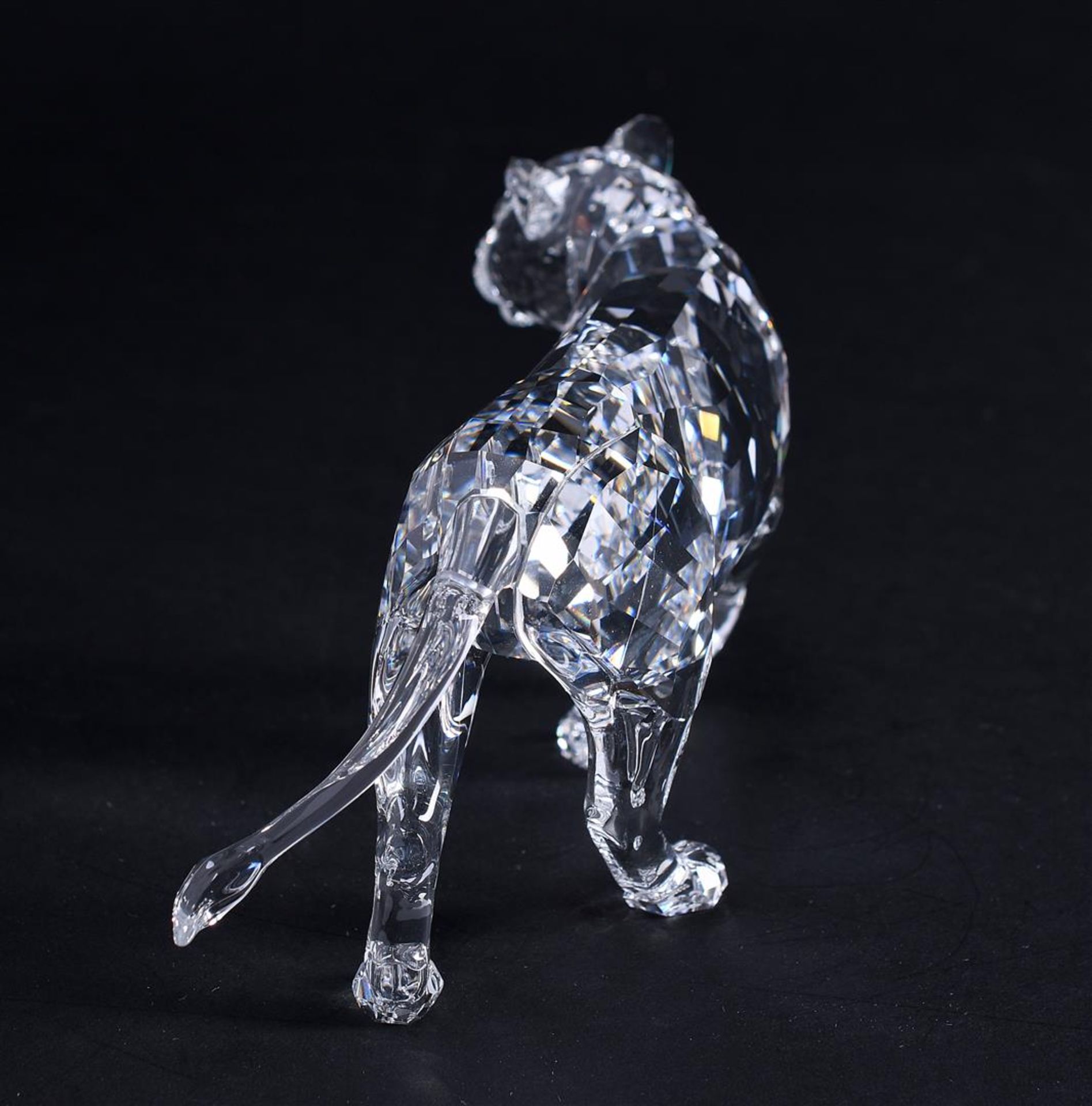 Swarovski, mother lion, year of issue 2013, 1194085. Includes original box.
15,2 x 7,9 cm. - Image 4 of 5