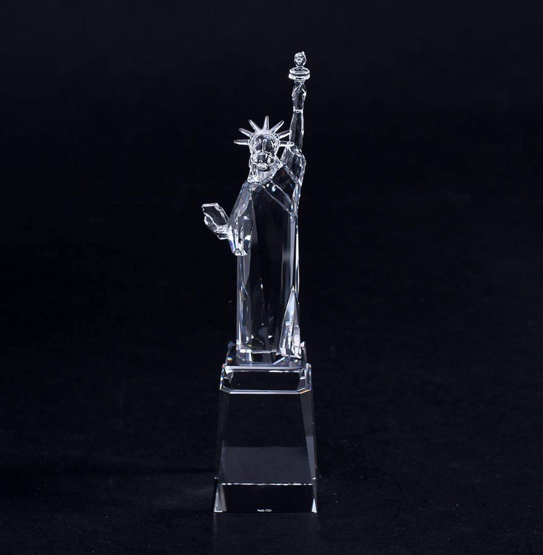Swarovski, Statue of Liberty Year of issue 2019, 5428011. Includes original box.
3.1 x 3.1 x 13.6 cm - Image 3 of 4