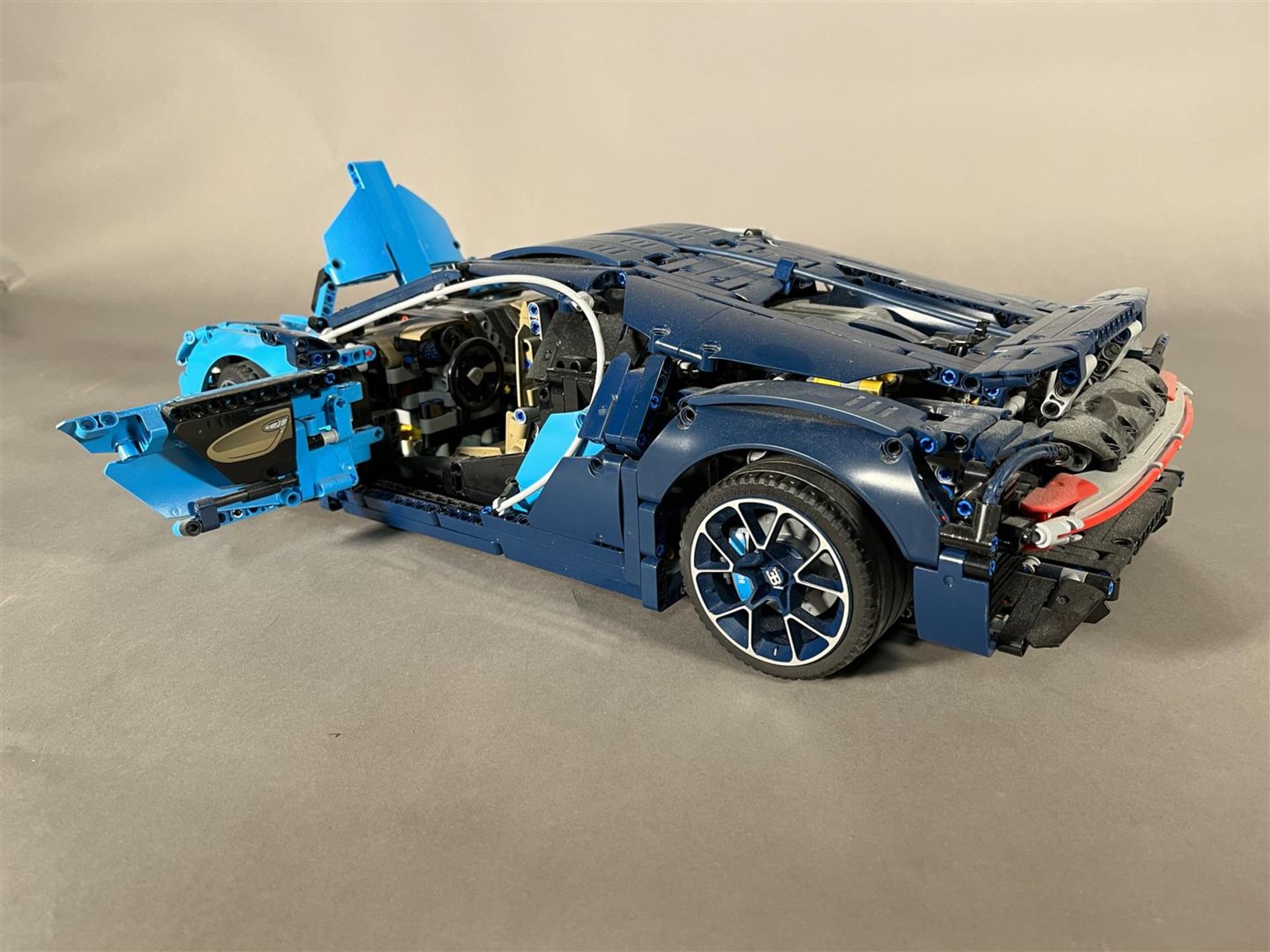 Lego - Technic - 42083 - Car Bugatti Chiron. 2000-present. - Image 4 of 7