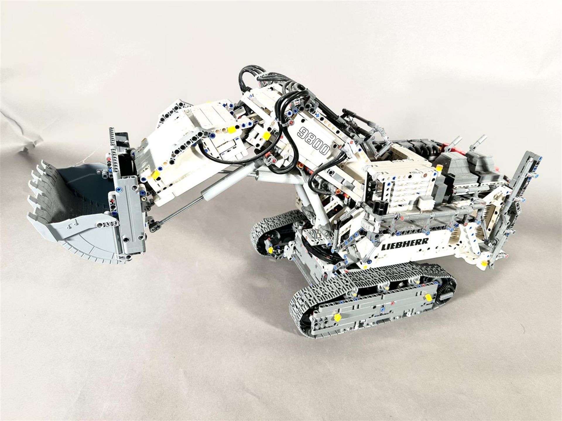 LEGO Technic Liebherr R 9800 Excavator - 42100 - Bild 2 aus 3