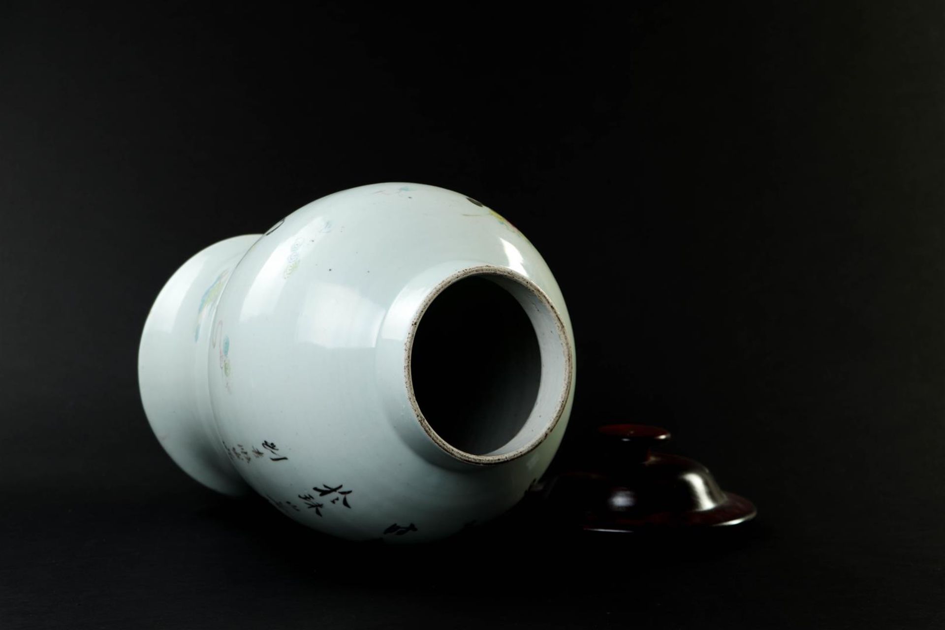 A porcelain baluster vase with hardwood lid, figural frames, poem on the back. China, Tongzhi.
H. 40 - Image 4 of 5