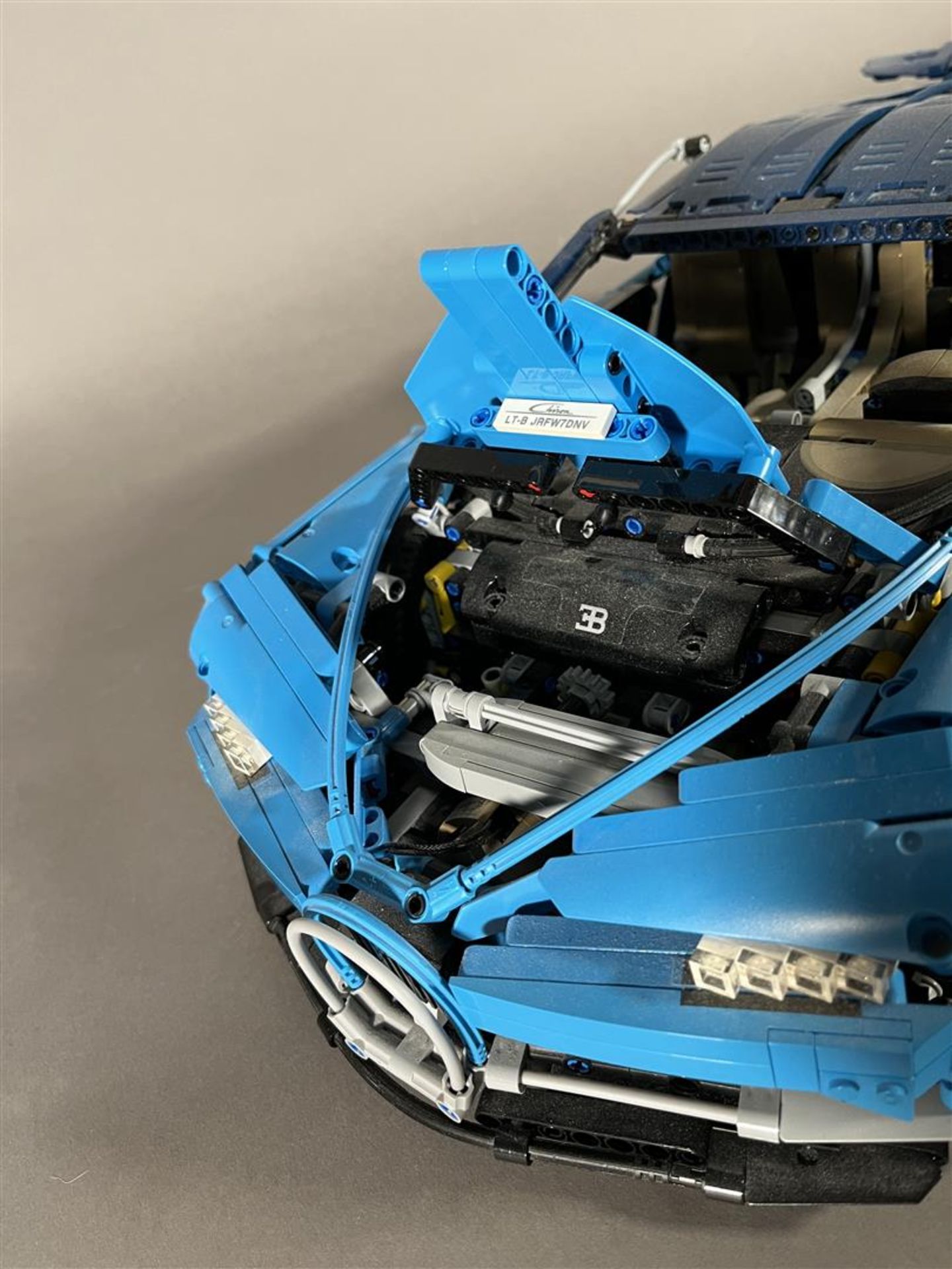 Lego - Technic - 42083 - Car Bugatti Chiron. 2000-present. - Image 6 of 7