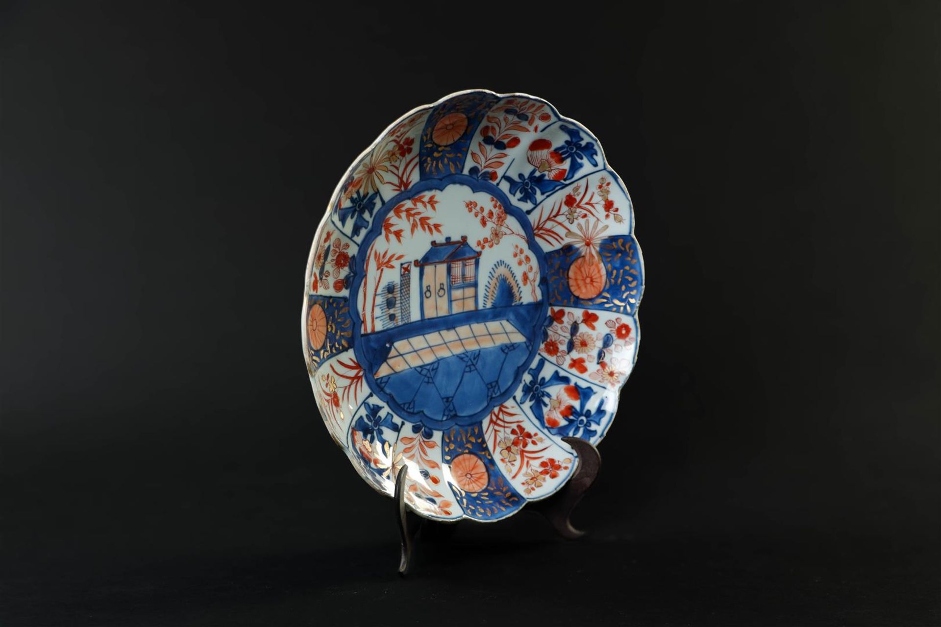 A porcelain Imari dish, cuckoo in the house decoration, marked in a double circle. China, Kangxi.
Di - Bild 2 aus 4