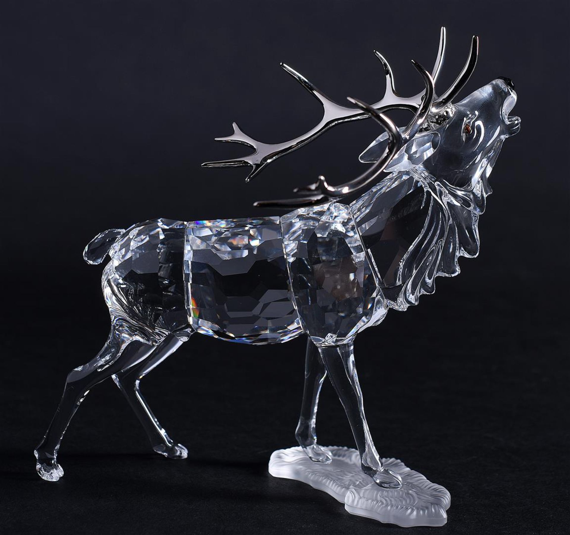 Swarovski, Deer Buck, Year of issue 2002,291431. Includes original box and glass shoe.
17,8 x 13,9 c - Image 3 of 4