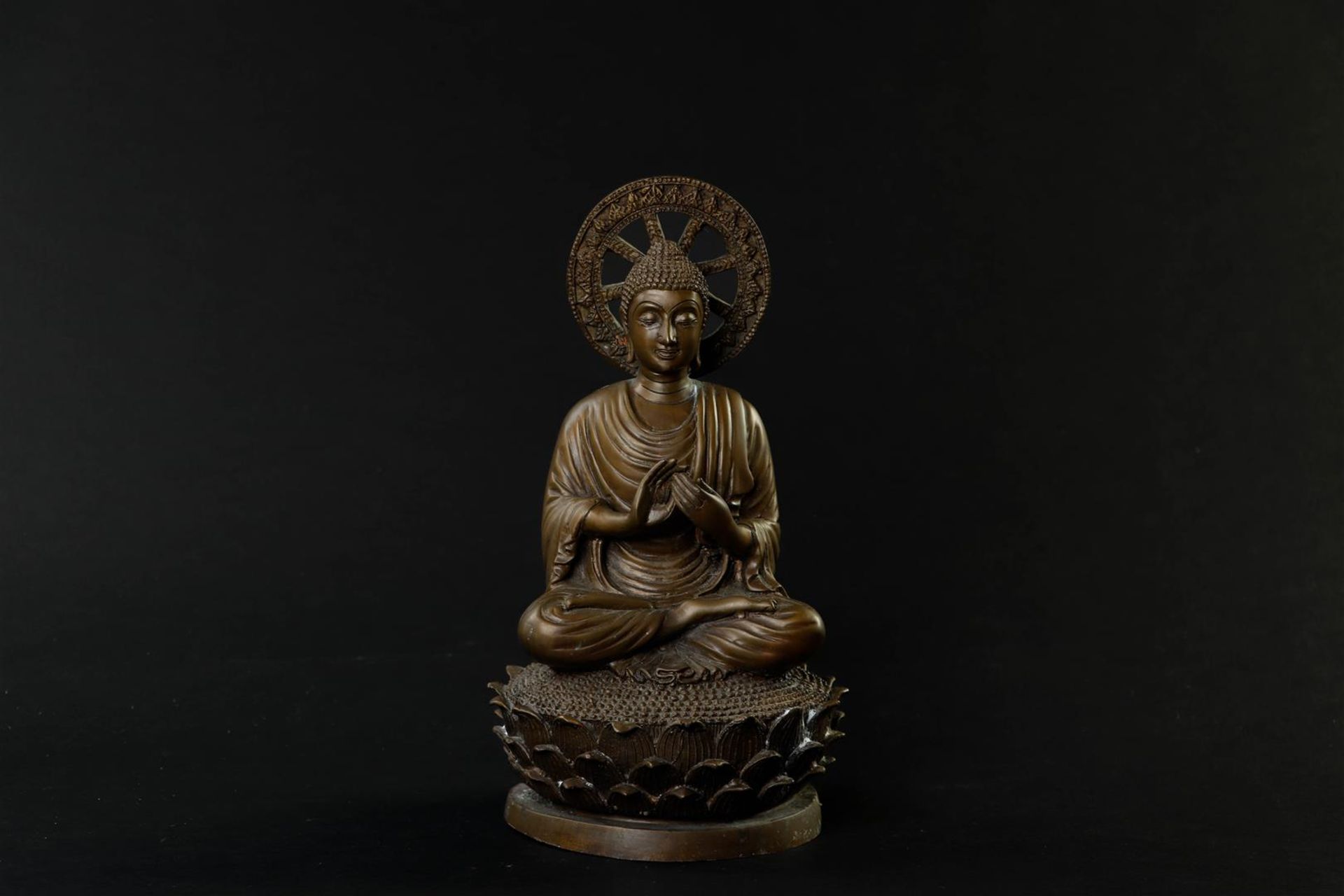 A bronze Buddha. Tibet, 20th century.
H. 25 cm.