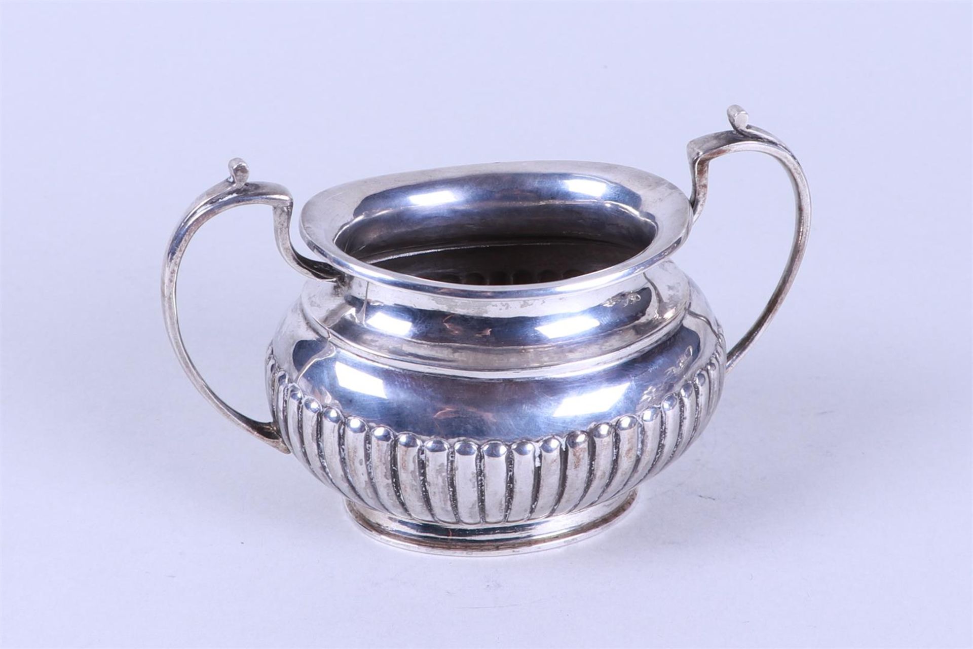 A silver coffee and tea set, consisting of a coffee pot, a teapot, a cream jug and a sugar bowl. Mar - Image 12 of 13