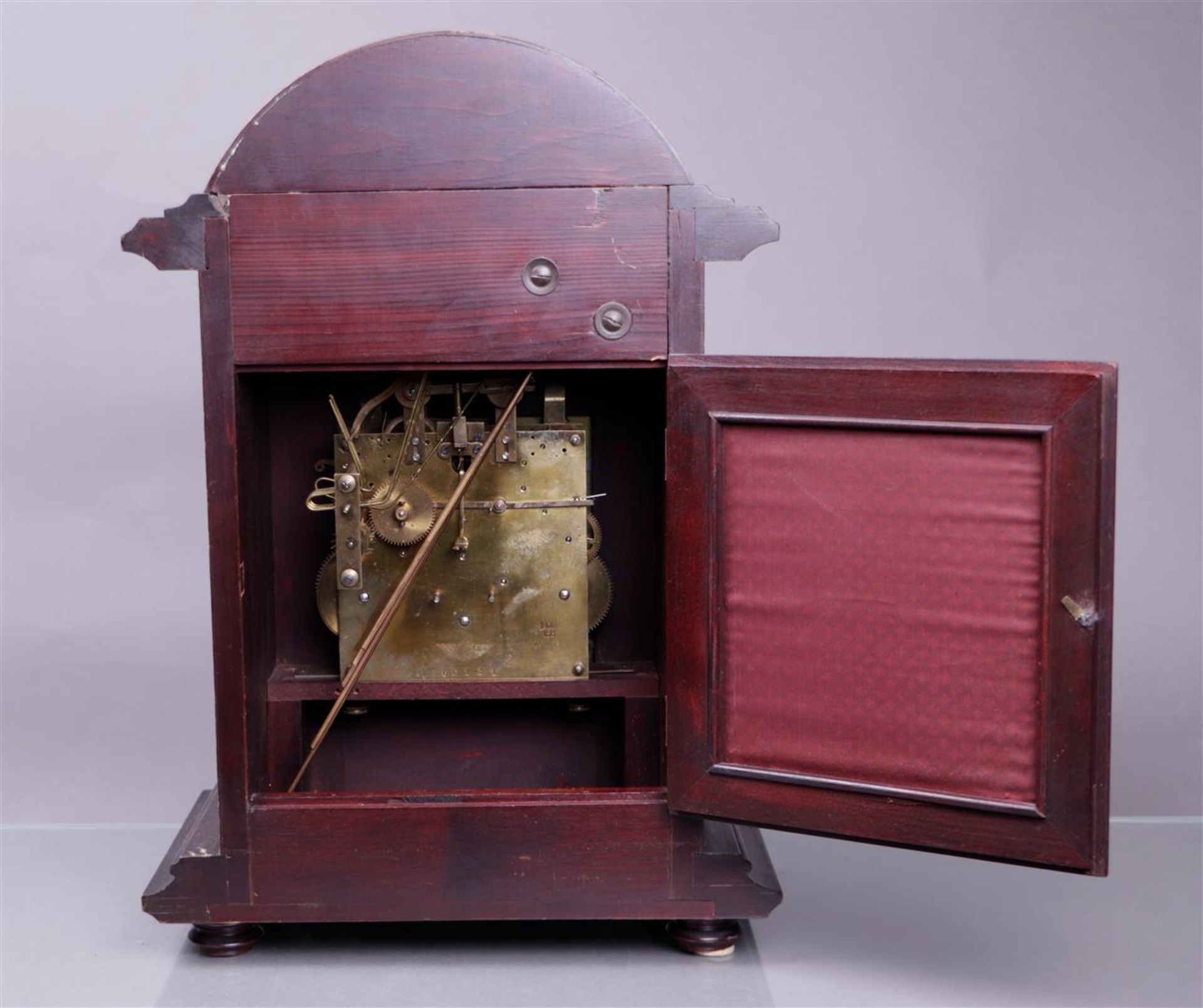 A Kienzle table clock in a softwood case. Equipped with music and pendulum. First quarter of the 20t - Image 2 of 3