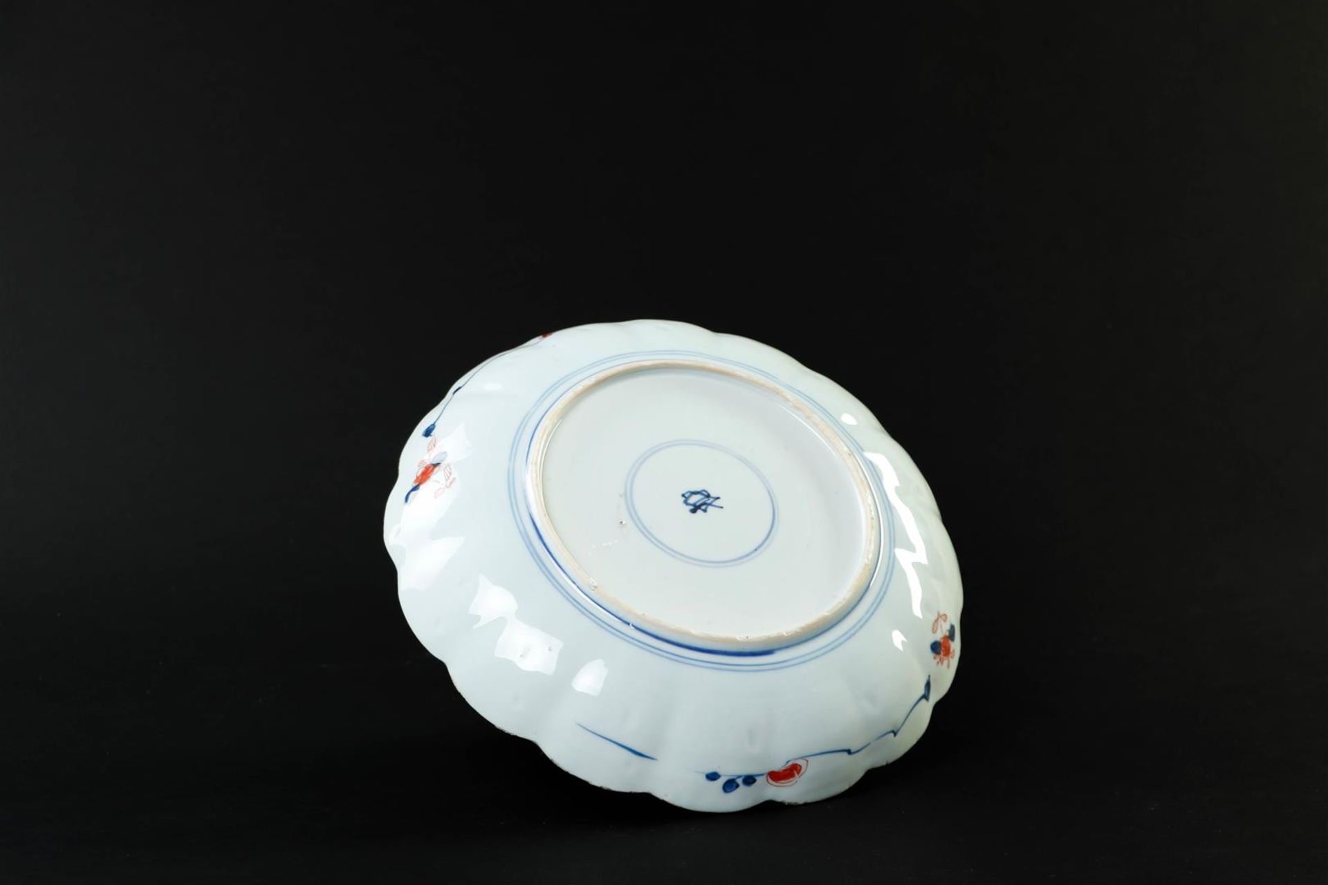 A porcelain Imari dish, cuckoo in the house decoration, marked in a double circle. China, Kangxi.
Di - Bild 4 aus 4