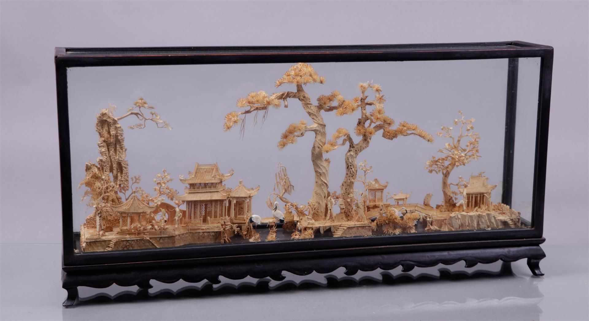 A Japanese diorama made of cork depicting court gardens.
29 x 11 x 59 cm. - Bild 2 aus 2