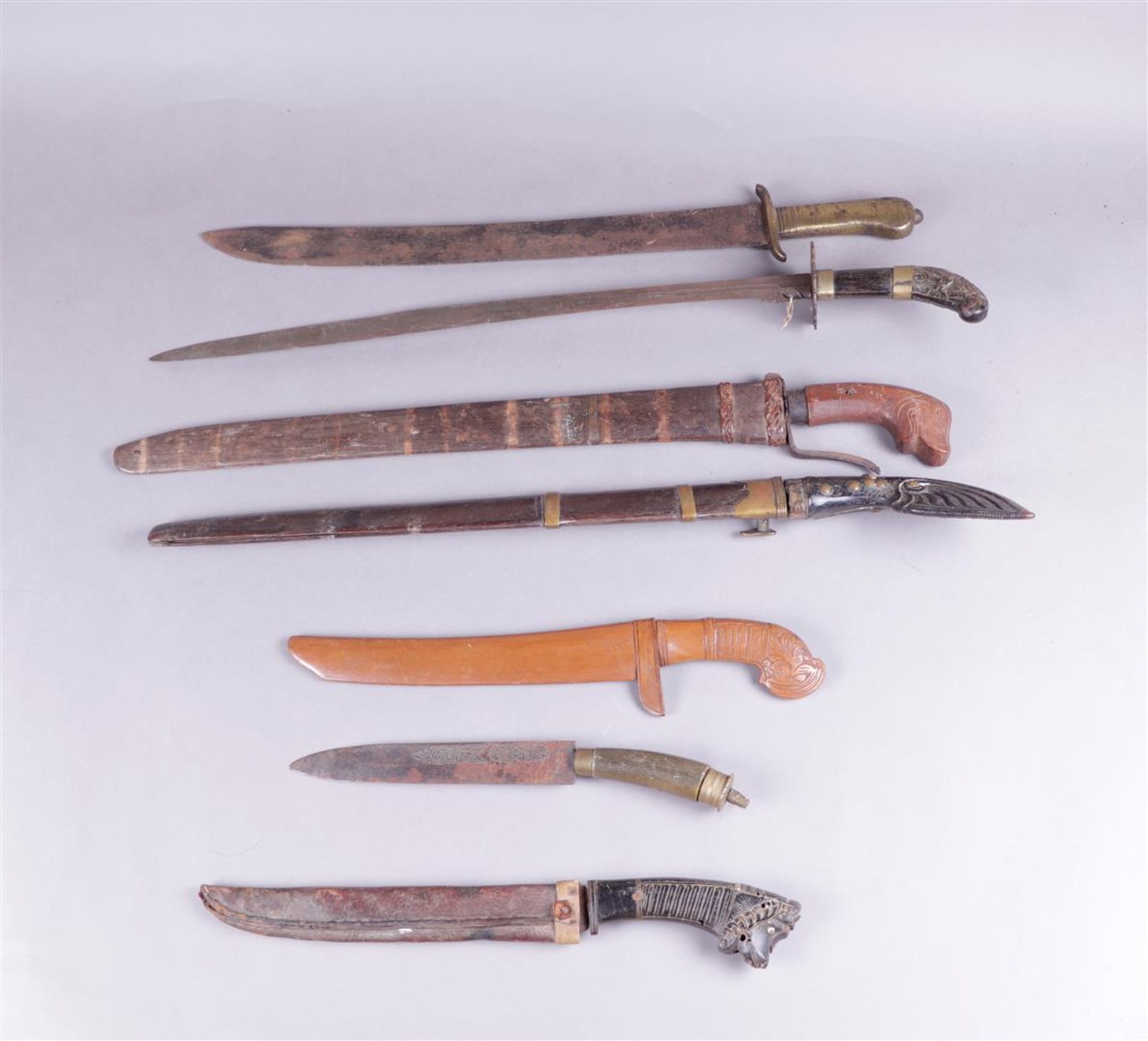 A lot consisting of (6) Indonesian blades. Mainly 19th century.