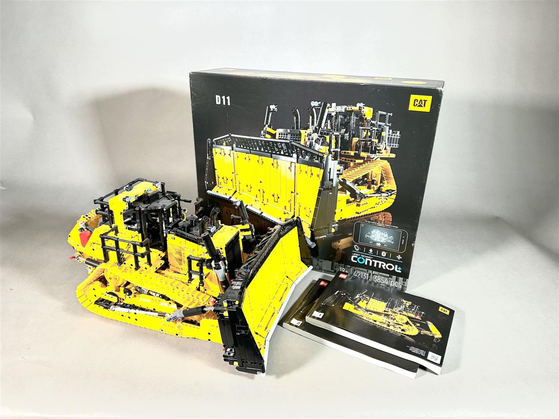 Lego - Technic - 42131 - Lego Cat D11 Bulldozer - 2020 - present.